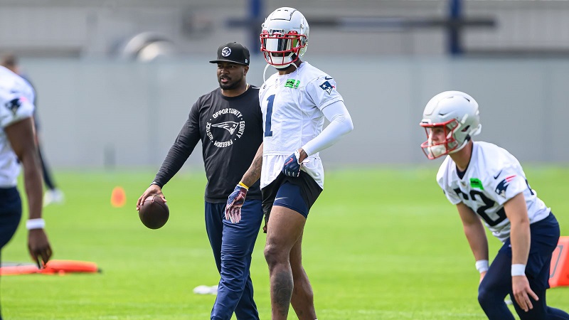 Le receveur large des Patriots de la Nouvelle-Angleterre DeVante Parker signe un contrat de trois ans